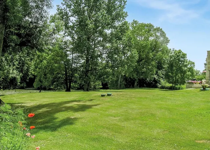 Riverside Retreat Дом отдыха La Barde